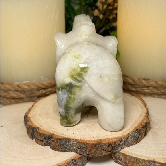Jade Elephant - Picture 2 of 10